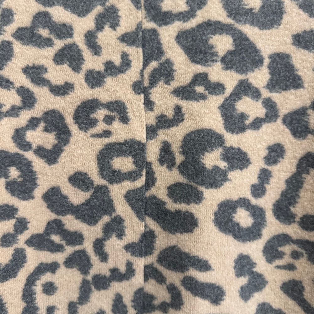 Indigo Soul Leopard Print Dolman Sleeve Knit Top Tan Gray Size Large RN 109224 - Picture 4 of 8